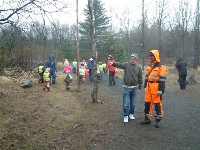 Karlasmiðja í grenndarskógum