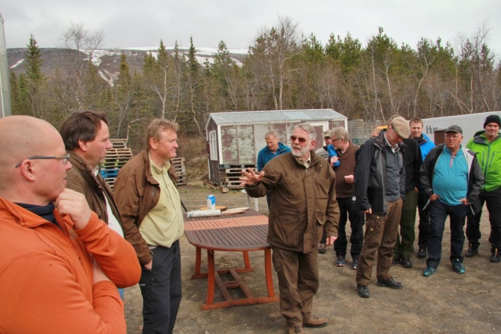 Jón Loftsson skógræktarstjóri kynnir nokkra af starfsmönnum Skógræktar ríkisins á Norðurlandi fyrir &hellip;