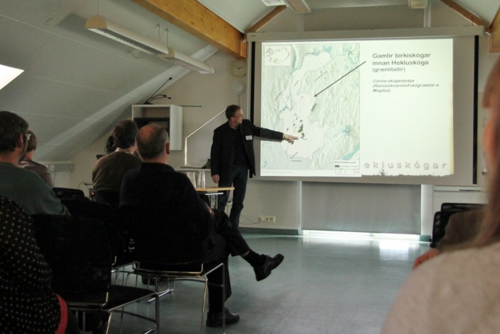 Hreinn Óskarsson, skógarvörður á Suðurlandi og framkvæmdastjóri Hekluskóga, sést hér kynna Hekluskóg…