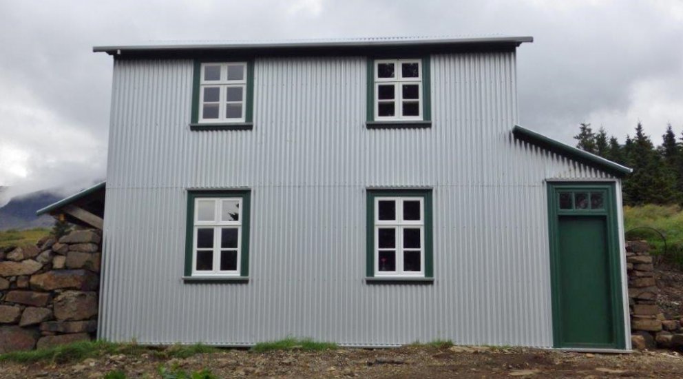 Íbúðarhúsið í Jórvík hefur nú að mestu verið gert upp að utan. Húsið var reist 1928 og verður gert u…