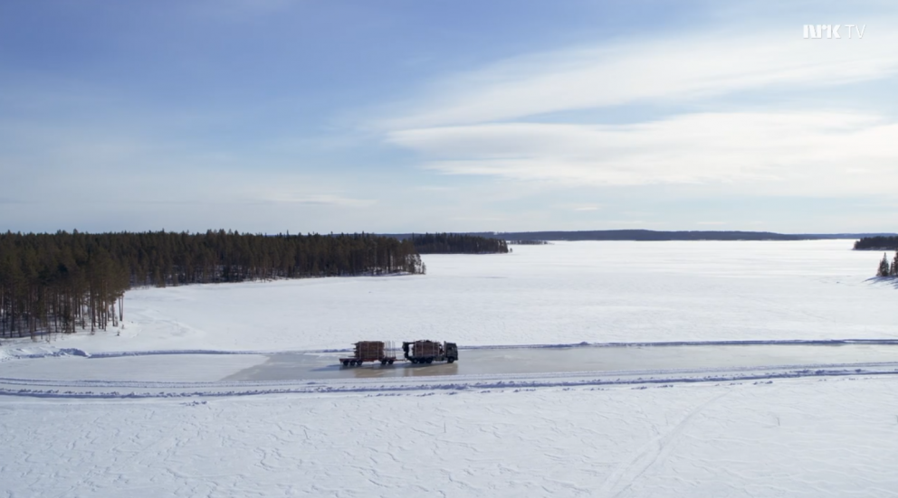 Það krefst þolinmæði og þekkingar að útbúa ísbrýr á finnsku vötnunum sem haldið geta fulllestuðum ti…