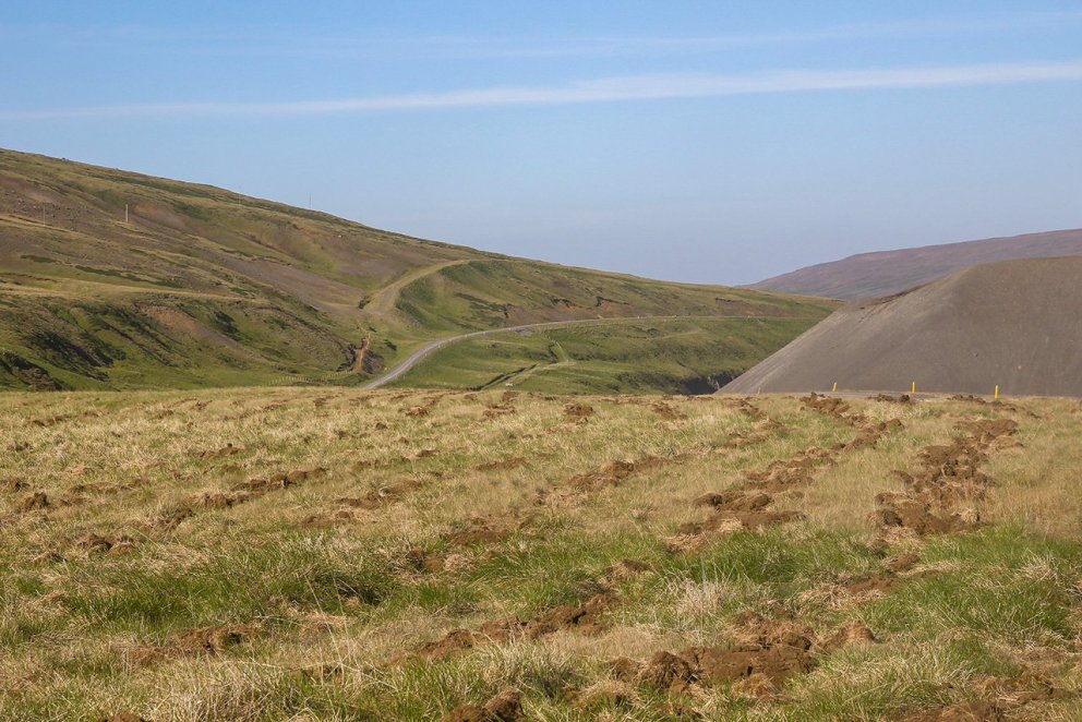 Stundum þarf að búa land undir skógrækt með jarðvinnslu til að tryggja góðan árangur og nýta fjármun…