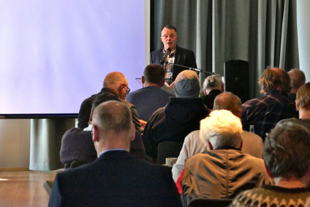 Jóhann Gísli Jóhannsson, formaður LSE, í ræðustóli við upphaf aðalfundar samtakanna. Ljósmynd: Hrein…