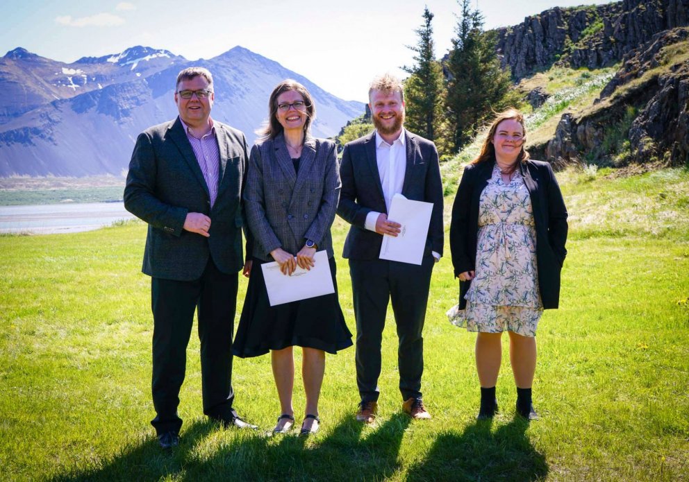 Nýbakaðir meistarar og doktor í skógfræði við Lbhí ásamt brautarstjóra. Frá vinstri: Bjarni Diðrik S…