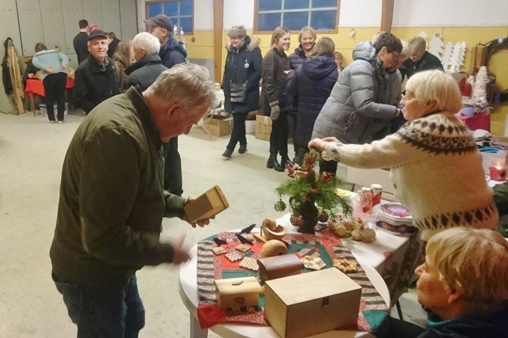 Líf og fjör á jólamarkaðnum á Vöglum