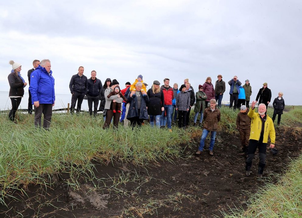 Starfsfólk Umhverfis- og auðlindaráðuneytisins ásamt fulltrúum Skógræktarinnar og Landgræðslu Ísland…