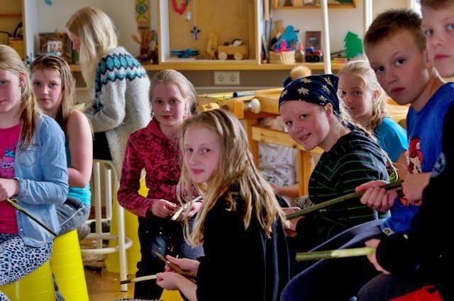 Nemendur Þjórsárskóla alast upp við að nýta skóginn í námi sínu og afurðir hans til ýmiss konar sköp&hellip;