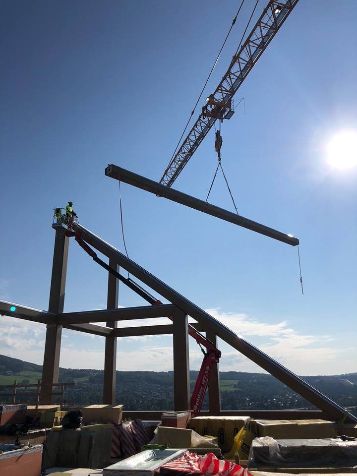 Síðasti bitinn í burðarvirki Mjøstårnet í Brumunddal í Noregi var hífður á sinn stað í gær. Þar með …