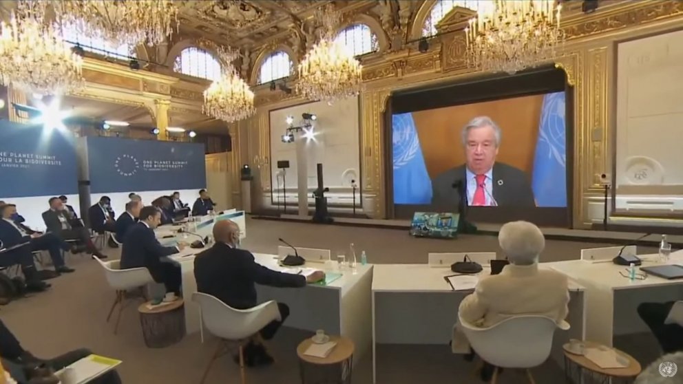 Skjámynd frá vettvangi fundarins í París þar sem Antonio Guterres, aðalritari Sameinuðu þjóðanna, hé…