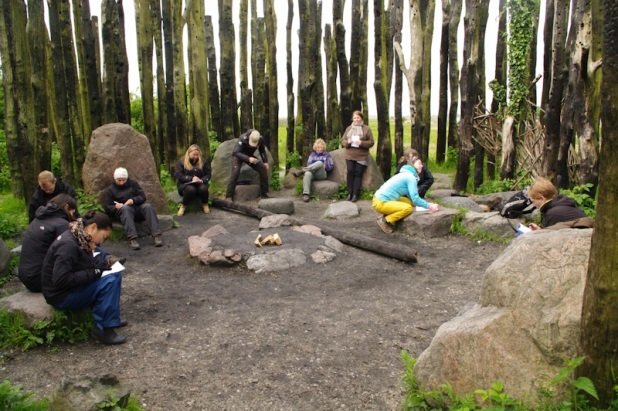 <b>„Ude er in“ </b>