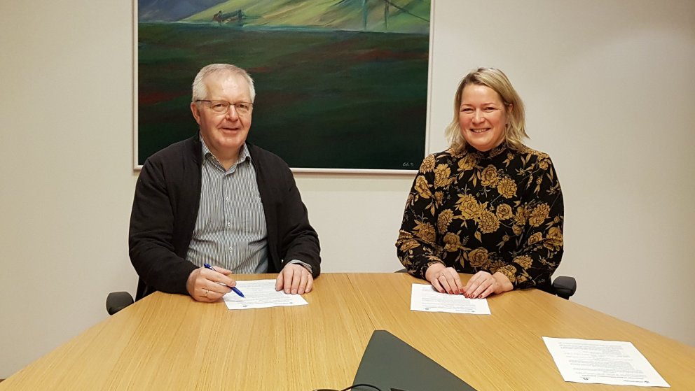 Elías Jónatansson orkubússtjóri og Sigríður Júlía Brynleifsdóttir, sviðstjóri skógarþjónustu hjá Skó…