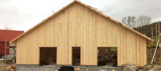 Fjárhús úr gegnheilu timbri hjá Arnfinn Auestad, bónda í Ålgård, reist á þessu ári af Rogaland Massi…