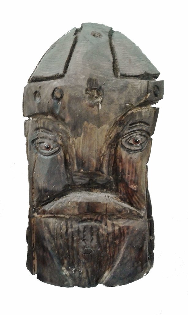 Víkingur sem Johan Grønlund Arndal skógtækninemi hefur skorið út.