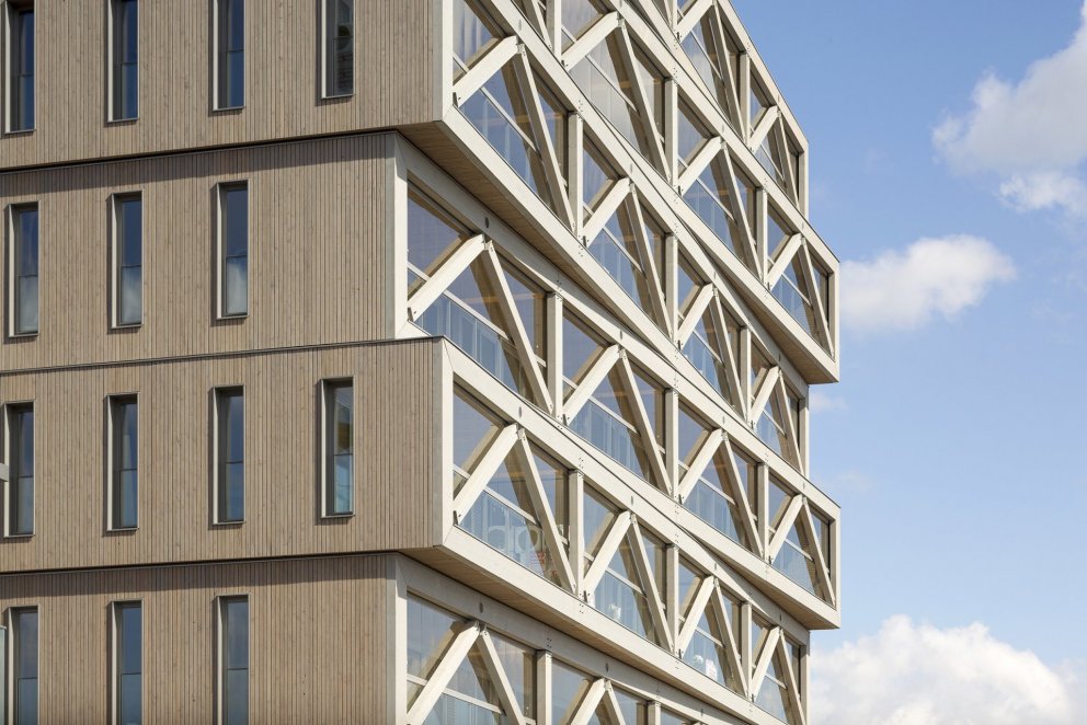 Með smíði stórhýsa úr timbri skapast margvíslegir möguleikar fyrir bæði fólk og fyrirtæki. Yfirburði…